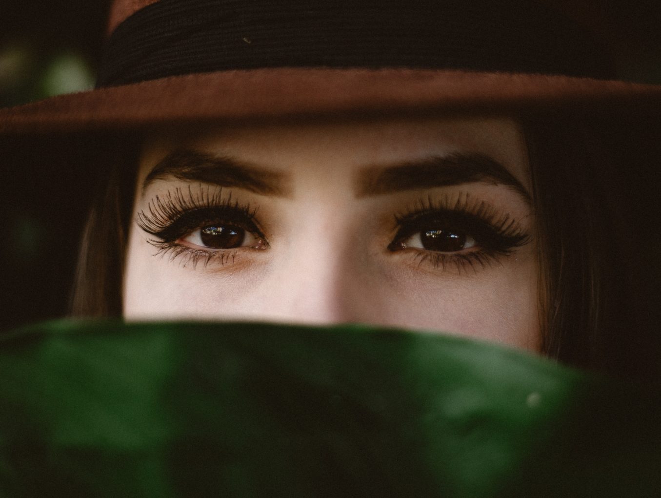 Как сделать глаза более выразительными с помощью макияжа