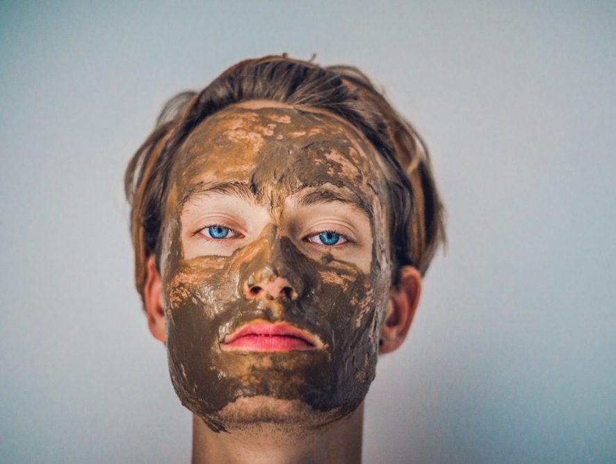 Сияющая кожа зимой: как сделать полезные маски из подручных средств