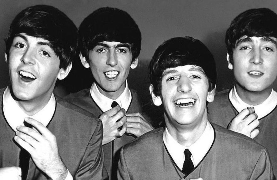 Редкую рукопись песни The Beatles продали на аукционе