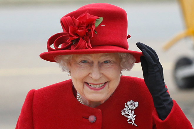 Скандал в королевской семье: Елизавета II уволила поставщика своего белья
