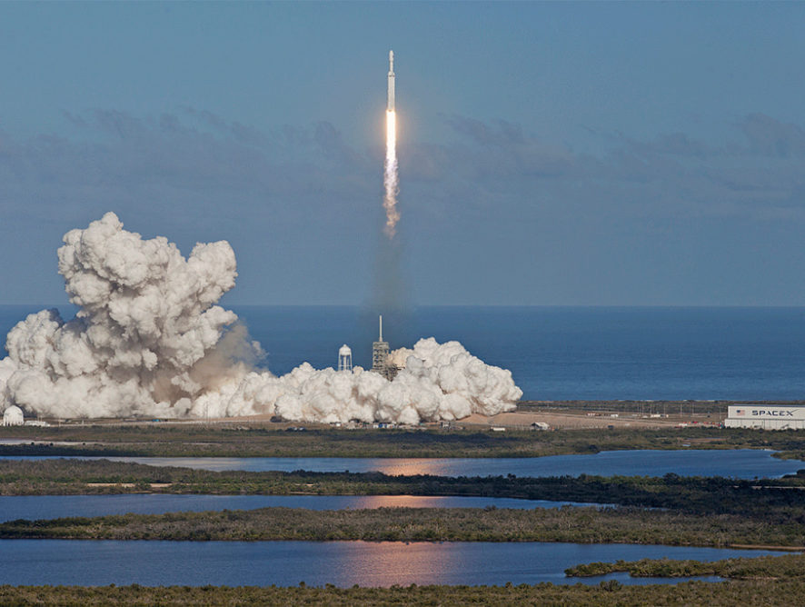 Ілон Маск показав посадку ракети Falcon зблизька