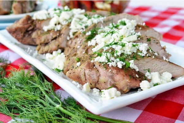 Свиная вырезка по-гречески с сыром Фета