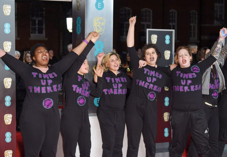 "Долой насилие": феминистки ворвались на красную дорожку кинопремии BAFTA