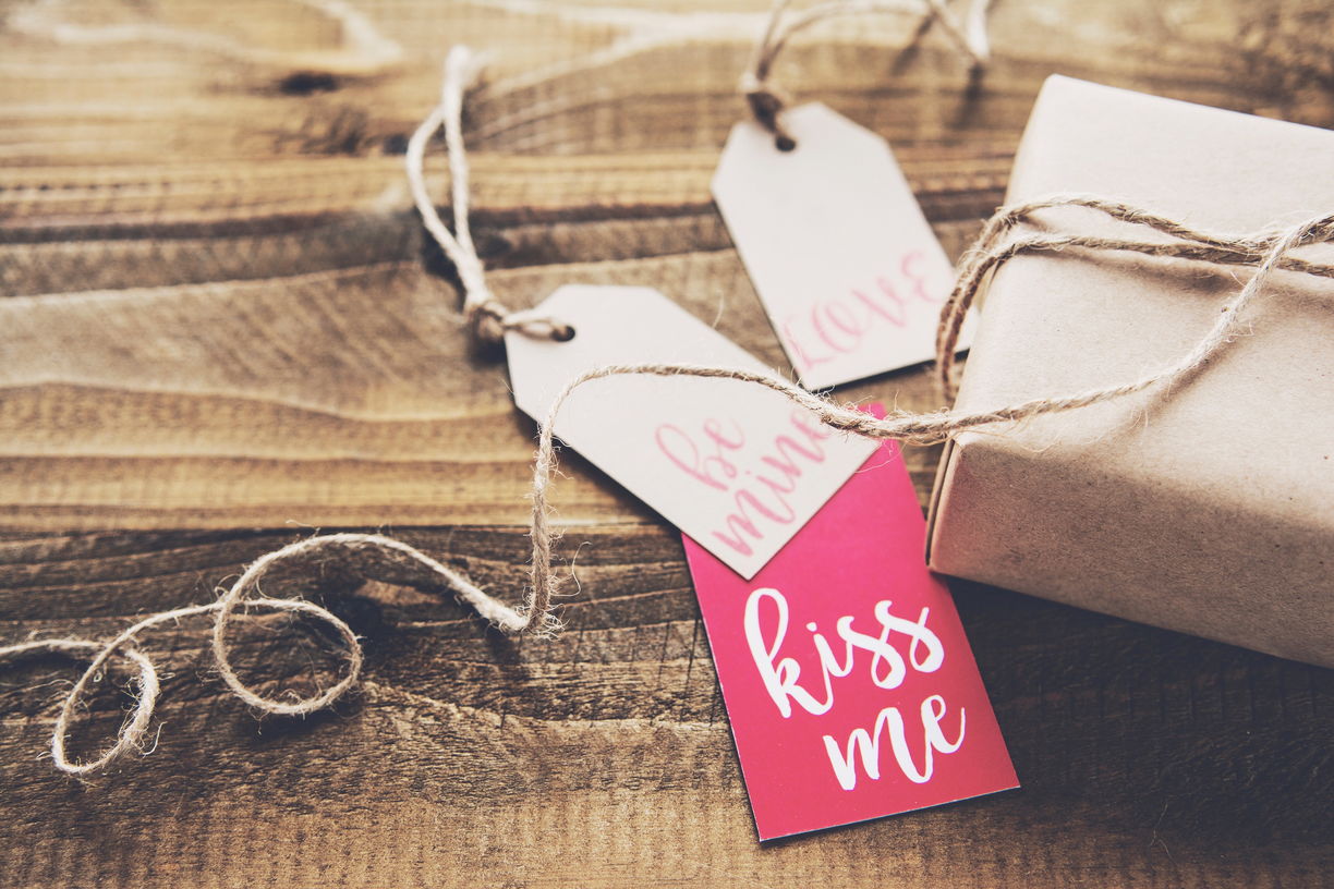 20 модных подарков, которые порадуют девушку в День святого Валентина