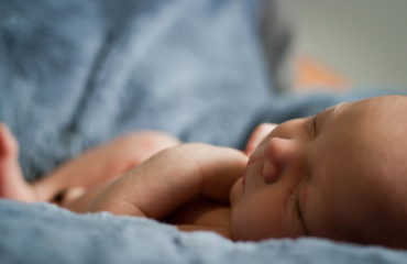 В Британии проведут процедуру зачатия ребенка "от трех родителей"