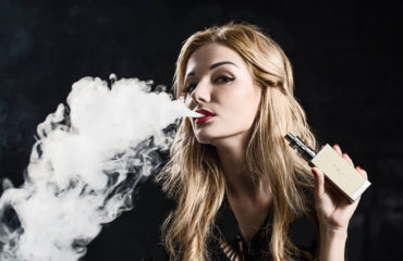 Британские эксперты заявили, что электронные сигареты могут помочь бросить курить