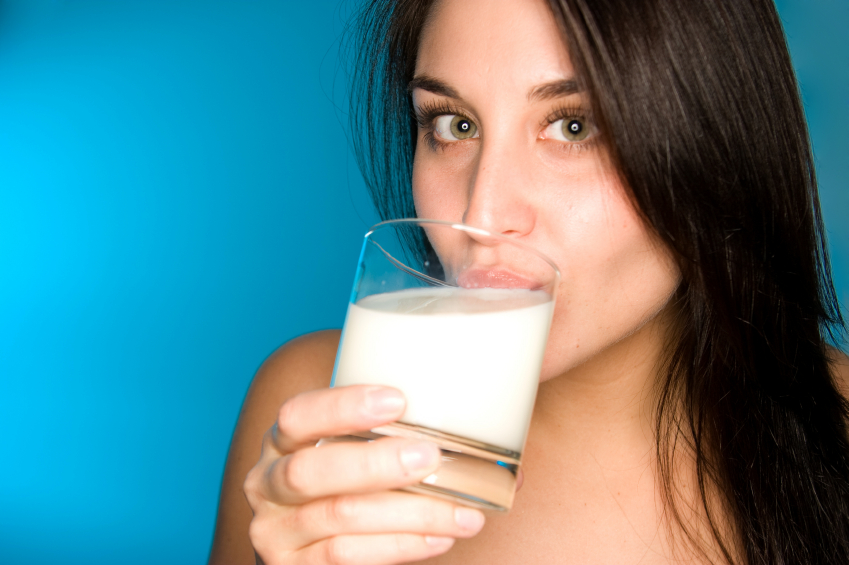 Чем молоко угрожает вашей красоте: мнение врача-косметолога