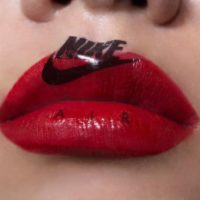 Логомания: Nike удивил необычным фейс-артом в новой рекламной кампании