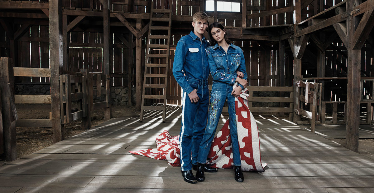 Кайя и Пресли Гербер показали семейные отношения в рекламном кампейне Calvin Klein