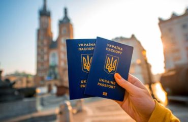 Загранпаспорта в Украине теперь выдают вовремя: ГМС