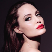 Анджелина Джоли снялась в чувственной рекламной кампании парфюма