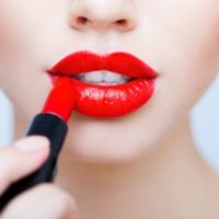 7 знаменитостей, которые вдохновляют накрасить губы красной помадой