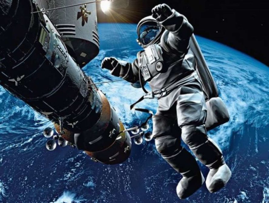 День космонавтики: впечатляющие фото и цитаты о космосе