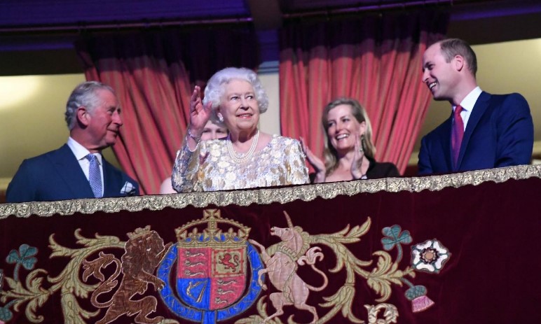 Елизавете II исполнилось 92 года: фото с торжества королевы