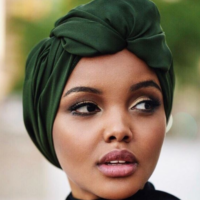 На обложку Vogue впервые попала модель в хиджабе
