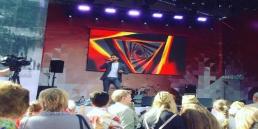 "Деньги – наше все": в Сети раскритиковали Козловского за концерт в Москве на День победы