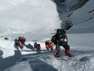 Обед на высоте 3500 метров: повара-энтузиасты организуют гастротур на Эверест