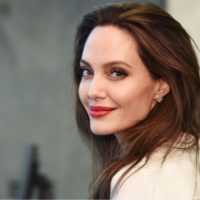 Секреты красоты Анджелины Джоли: топ-6 правил от дерматолога актрисы