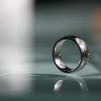 Почему женщины снимают кольцо на собеседовании: исследование ученых