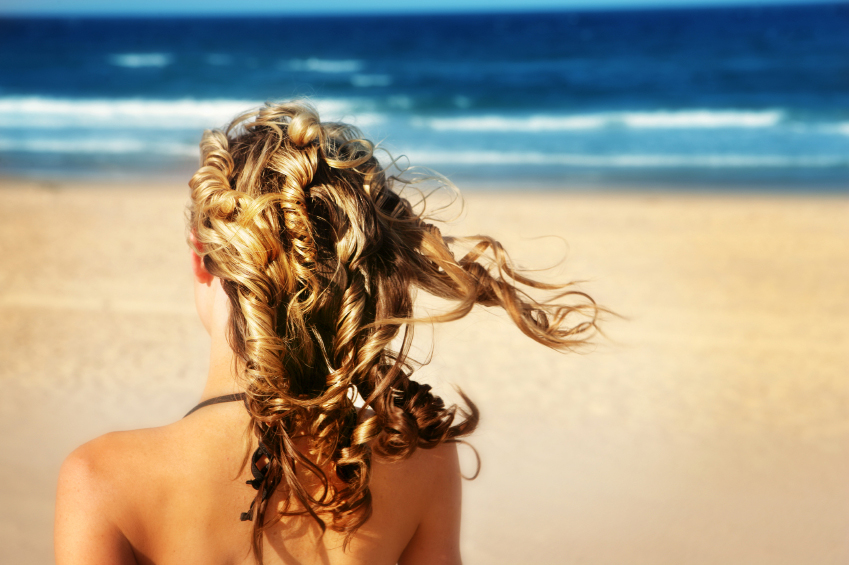 Как ухаживать за волосами летом: 3 простых совета на каждый день