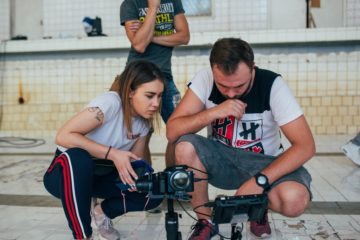 Режиссер "Голосу країни" высмеяла погоню за трендами в своей видео-работе