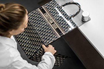 Как создаются сумки Dior Book Tote: опубликованы фото