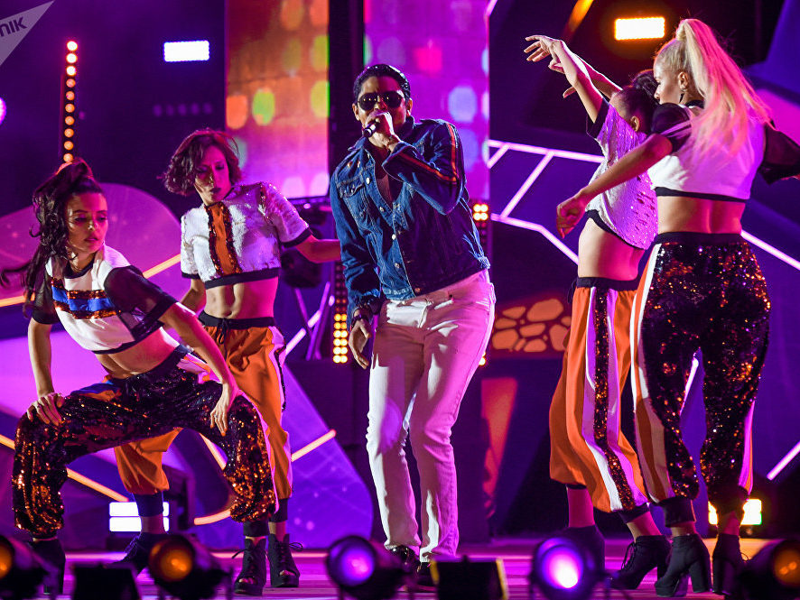 Бакинские гастроли B.Howard и грациозные танцы Ани Лорак: как прошел фестиваль "Жара"