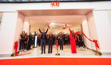Это Ватикан? Нет, Киев: как прошло открытие первого в Украине магазина H&M