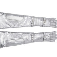 Calvin Klein выпустил “космические” перчатки за 27 000 гривен
