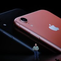 “Спасибо, что выпустили то же самое”: в Huawei высмеяли новые iPhone от Apple