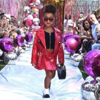 Пятилетняя дочь Ким Кардашян дебютировала на подиуме в образе куклы