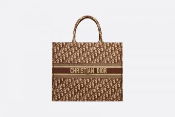 Поклонницы Dior теперь могут разместить свои инициалы на оригинальной сумке бренда
