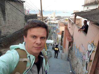"Мир наизнанку": Дмитрий Комаров попал в логово бразильской мафии