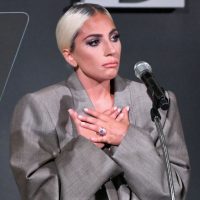 Костюм оверсайз и слезы: Леди Гага сделала откровенное признание