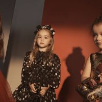 Dolce & Gabanna представили рождественскую коллекцию одежды для детей