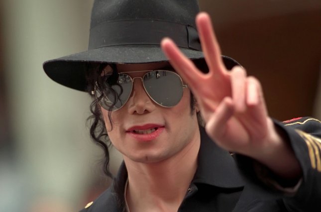 На аукционе продали куртку Майкла Джексона