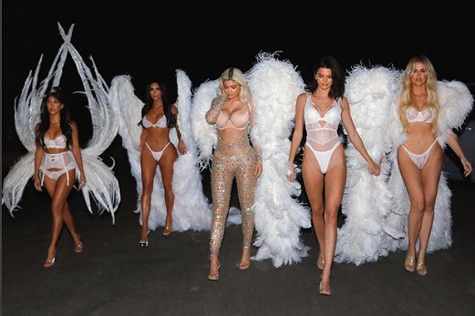 Сестры Кардашян на Хэллоуин стали ангелами Victoria's Secret