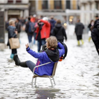 Воды по колено: что происходит в затопленной Венеции