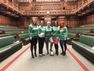 Депутаты сыграли в футбол в британском парламенте и получили "красную карточку" от спикера