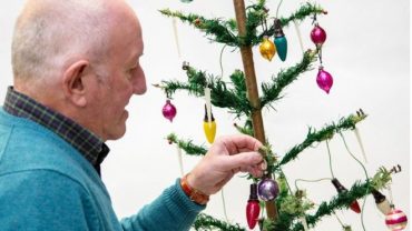 Рождественская история: британский пенсионер выставил на аукцион раритетную елку