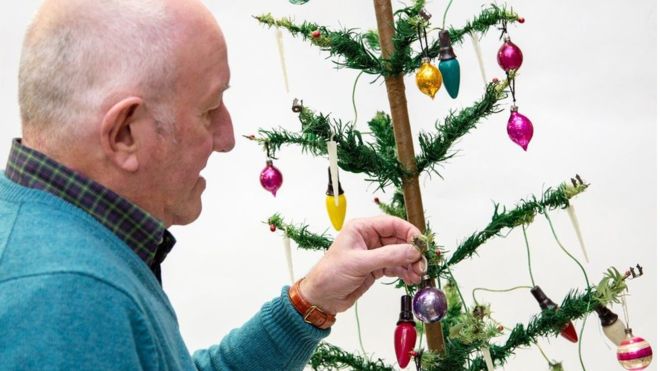Рождественская история: британский пенсионер выставил на аукцион раритетную елку