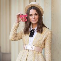 Полностью в Chanel: Кира Найтли пришла за наградой в Букингемский дворец