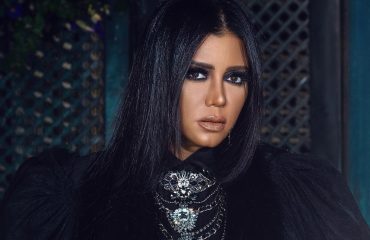 Египетская актриса предстанет перед судом за откровенное платье