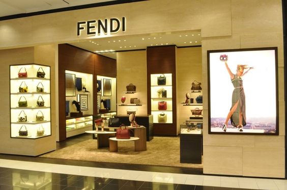 Эстетика восьмидесятых: Fendi показали новую коллекцию Pre-Fall 2019