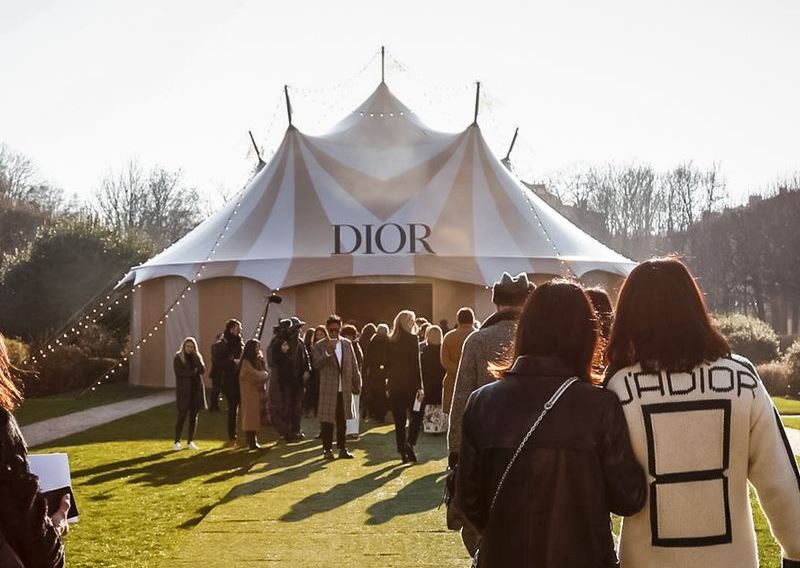 Цветочные сады и мир оперы: Dior представили новинки часов