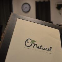 В Париже закрывают первый нудистский ресторан “O’naturel”