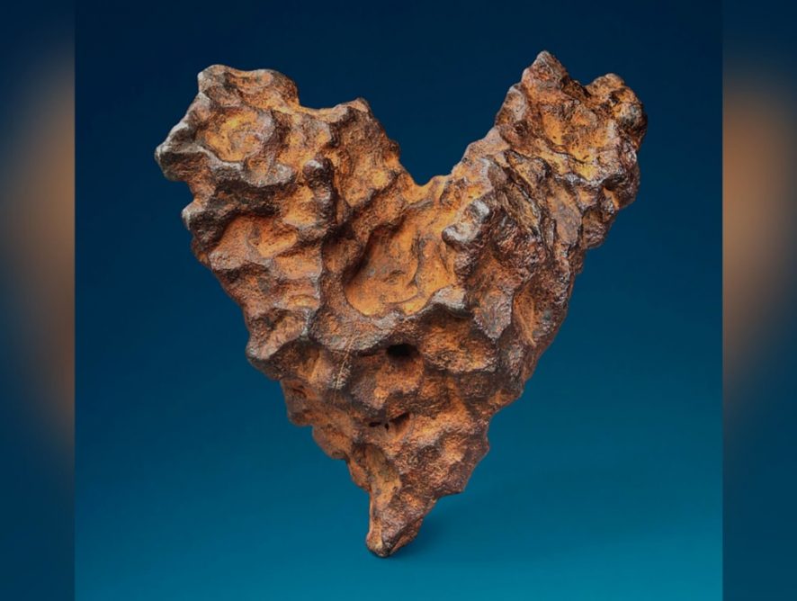 Уникальная "валентинка": на аукционе в Британии продадут метеорит в форме сердца