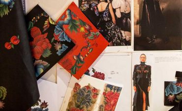 Выставка Alexander McQueen: в Лондоне покажут историю прошлых коллекций