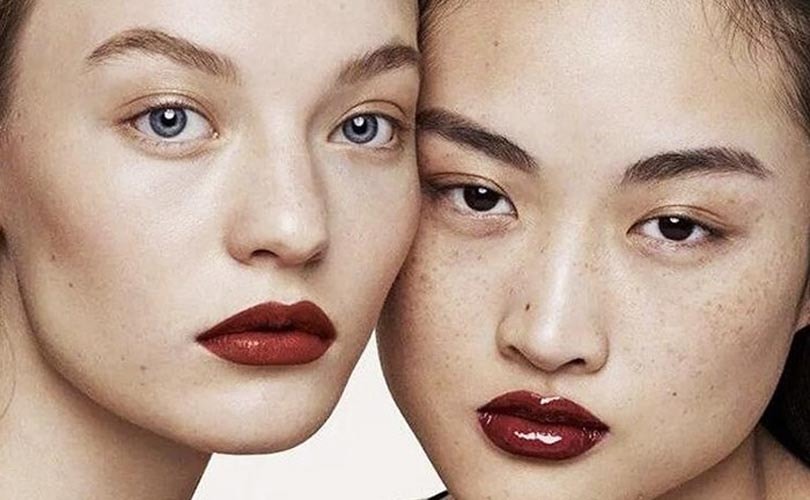 Китайцев оскорбила модель с веснушками в рекламе Zara