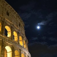 Не петь в транспорте и не играть как ребенок: в Риме установили новые правила поведения